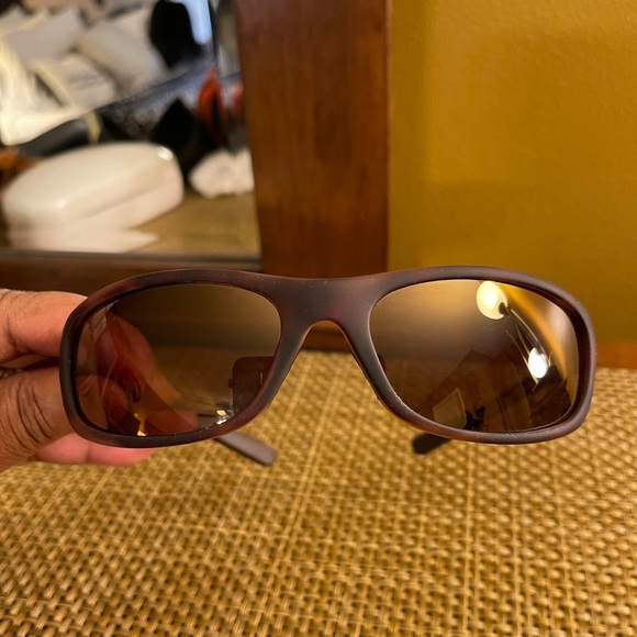 Authentic Maui Jim polarize unisex shades main image 11